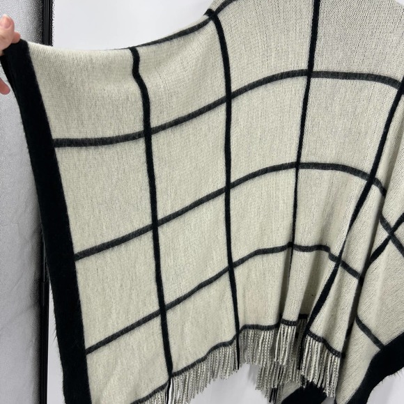 Vince Camuto Feels Like Check Fringe Poncho Cape Cardigan Window Pane Plaid - Picture 9 of 9